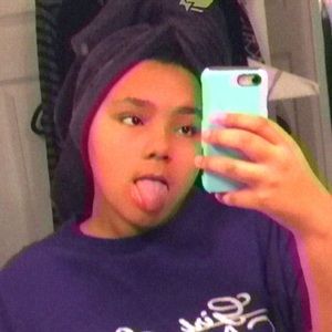 Meet your Posher, Kayla